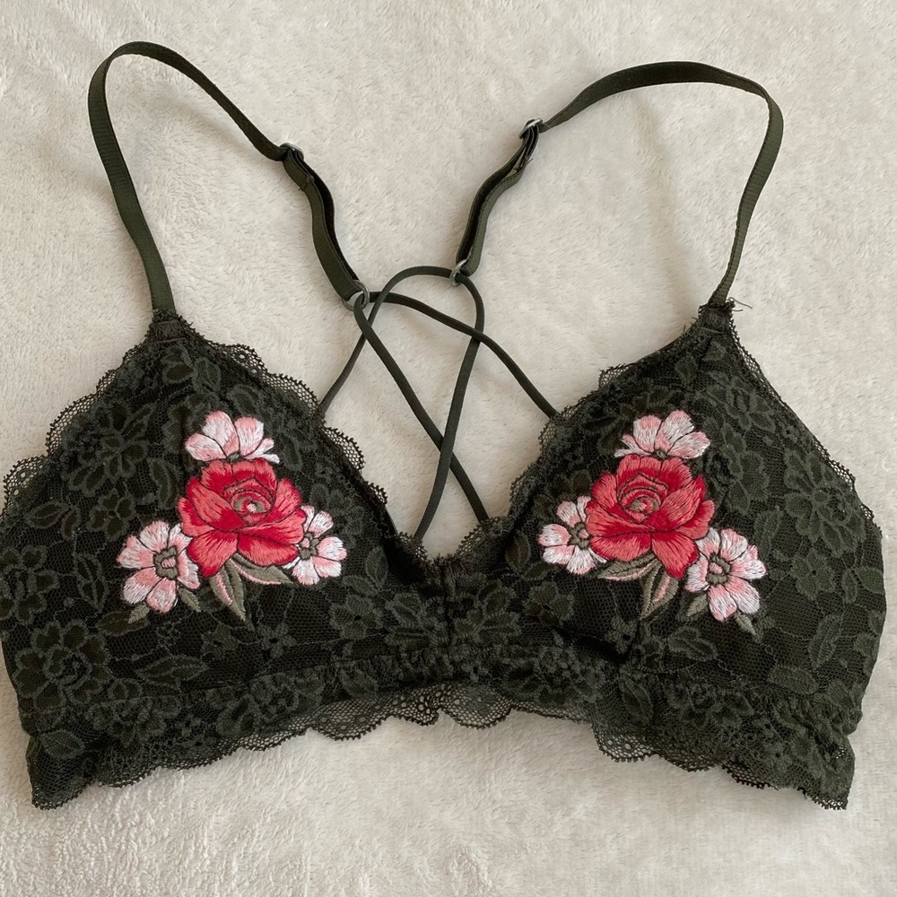 Hollister lace bra with cups